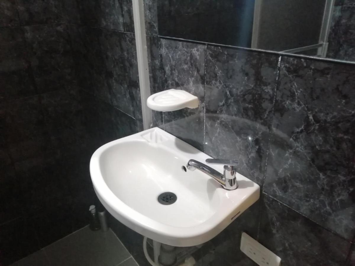 Habitacion Privada Cerca Al Aeropuerto Y Terminal Bogotá Zewnętrze zdjęcie